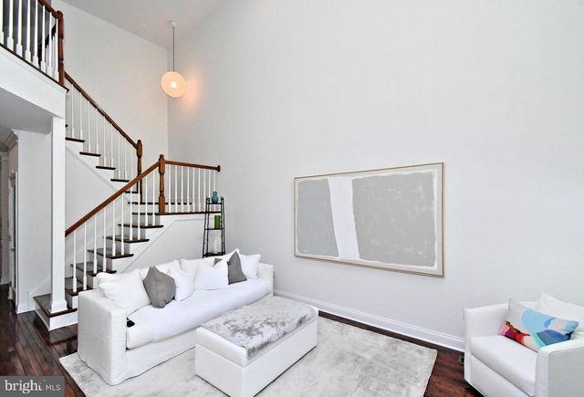 2 LONGVIEW LN, Newtown Square, PA 19073