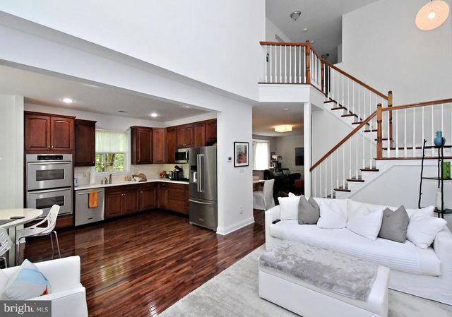 2 LONGVIEW LN, Newtown Square, PA 19073