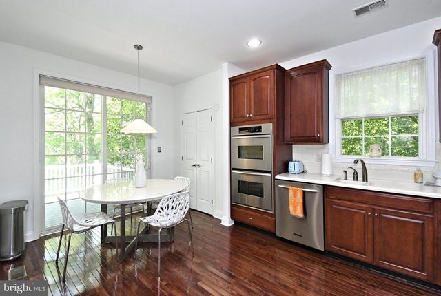 2 LONGVIEW LN, Newtown Square, PA 19073