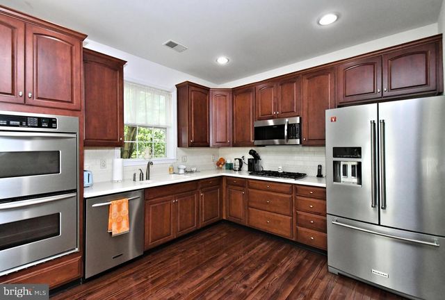 2 LONGVIEW LN, Newtown Square, PA 19073