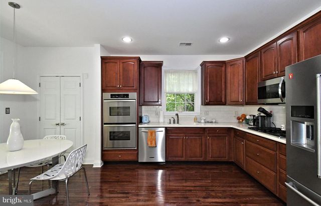 2 LONGVIEW LN, Newtown Square, PA 19073