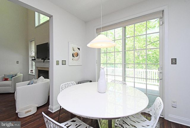2 LONGVIEW LN, Newtown Square, PA 19073