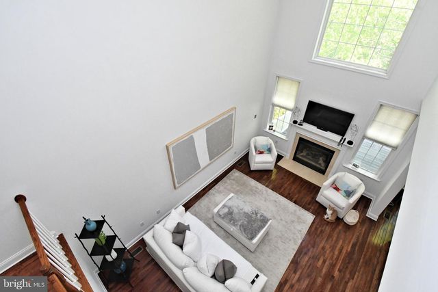 2 LONGVIEW LN, Newtown Square, PA 19073