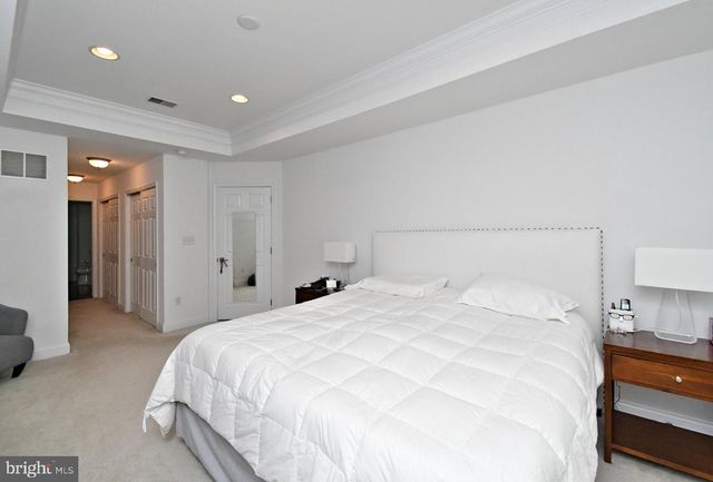 2 LONGVIEW LN, Newtown Square, PA 19073