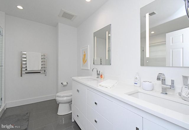 2 LONGVIEW LN, Newtown Square, PA 19073