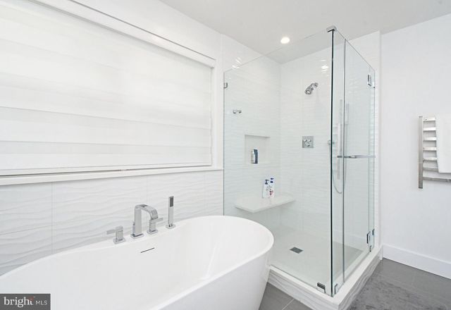 2 LONGVIEW LN, Newtown Square, PA 19073