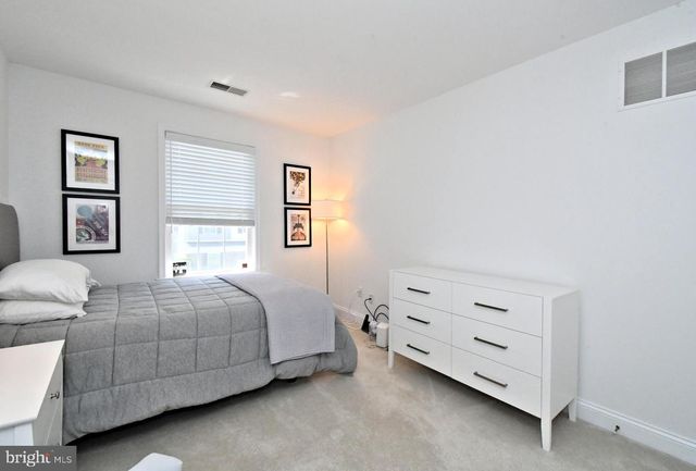 2 LONGVIEW LN, Newtown Square, PA 19073