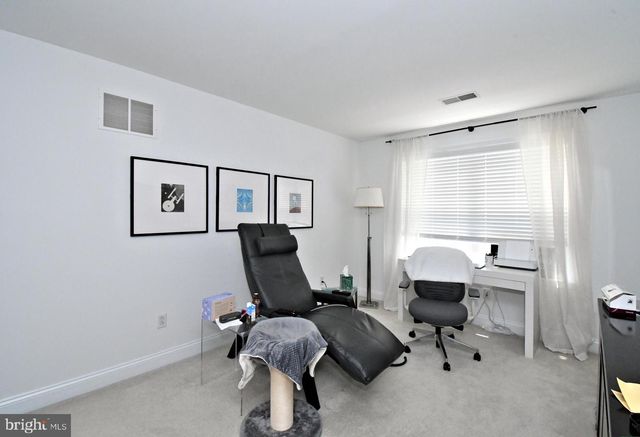 2 LONGVIEW LN, Newtown Square, PA 19073