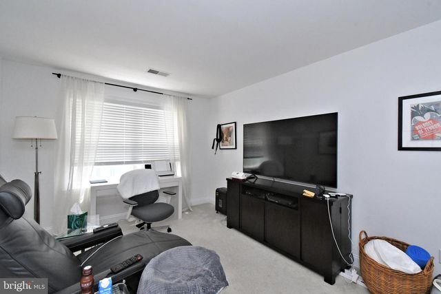 2 LONGVIEW LN, Newtown Square, PA 19073