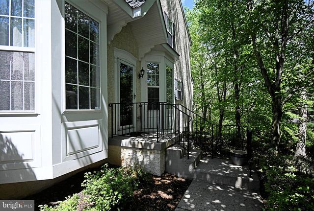 2 LONGVIEW LN, Newtown Square, PA 19073