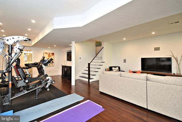 2 LONGVIEW LN, Newtown Square, PA 19073
