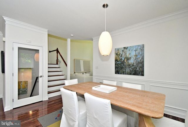 2 LONGVIEW LN, Newtown Square, PA 19073