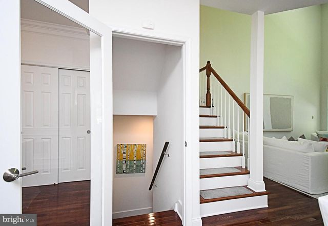 2 LONGVIEW LN, Newtown Square, PA 19073
