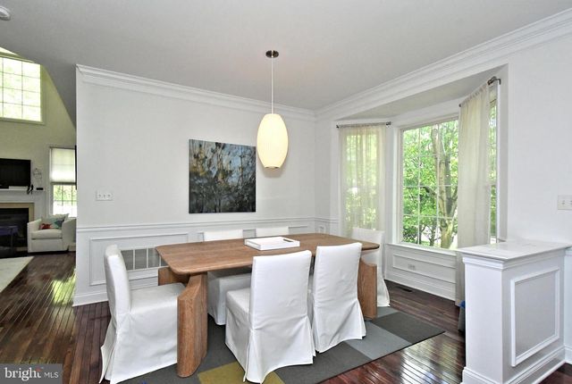 2 LONGVIEW LN, Newtown Square, PA 19073