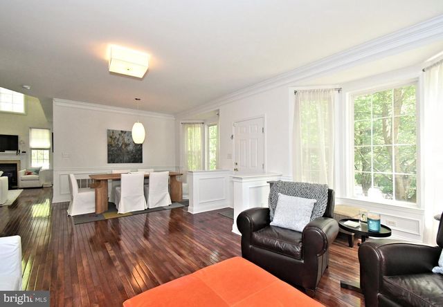 2 LONGVIEW LN, Newtown Square, PA 19073