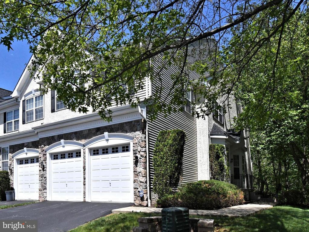 2 LONGVIEW LN, Newtown Square, PA 19073