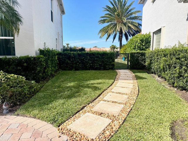 107 Via Escobar Place, Palm Beach Gardens, FL 33418