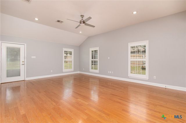 409 Northcliffe Drive, Belton, TX 76513