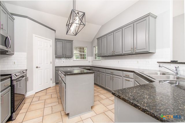 409 Northcliffe Drive, Belton, TX 76513