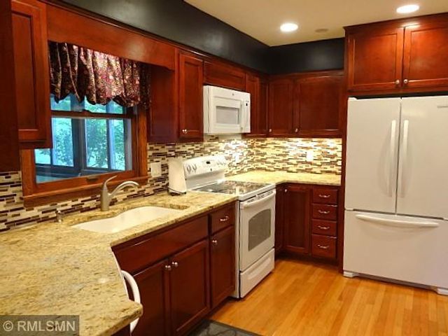 1627 Deerwood Drive, South Saint Paul, MN 55075