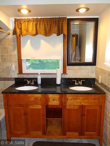 1627 Deerwood Drive, South Saint Paul, MN 55075