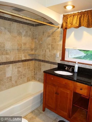 1627 Deerwood Drive, South Saint Paul, MN 55075