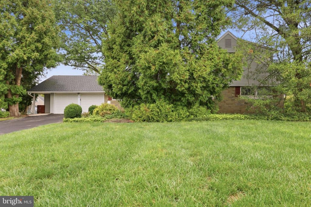 43 FULL TURN RD, LEVITTOWN, PA 19056 — exterior