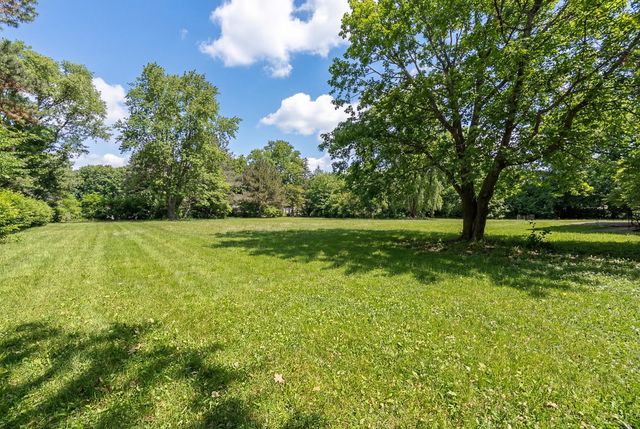 1602 Brittany Lane, Long Grove, IL 60047