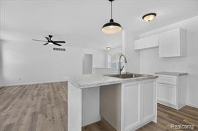 3156 Daisy Way Way, Burton, MI 48519