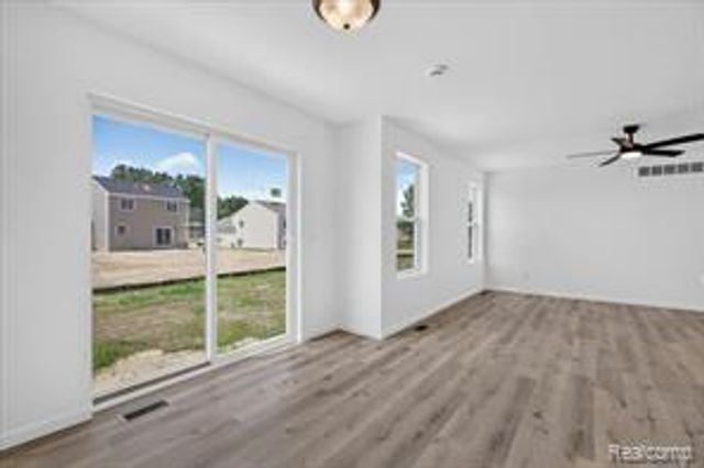 3156 Daisy Way Way, Burton, MI 48519