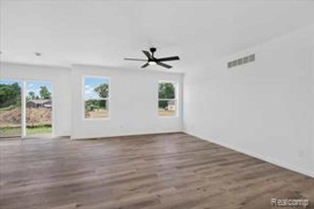 3156 Daisy Way Way, Burton, MI 48519