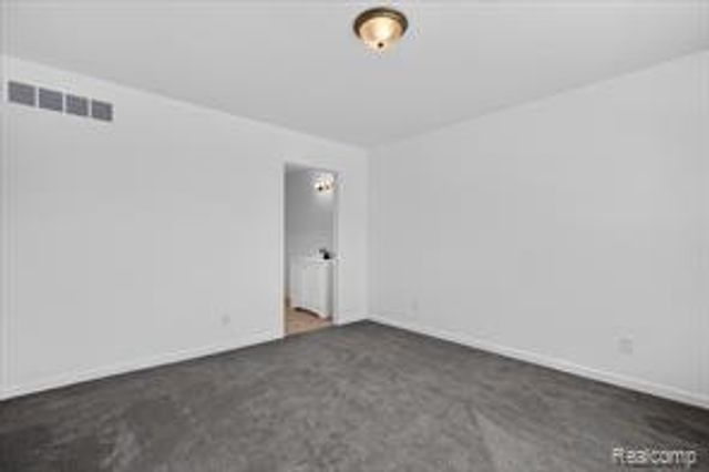 3156 Daisy Way Way, Burton, MI 48519