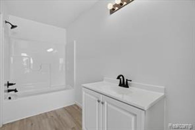 3156 Daisy Way Way, Burton, MI 48519