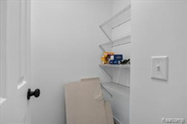 3156 Daisy Way Way, Burton, MI 48519
