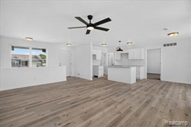 3156 Daisy Way Way, Burton, MI 48519
