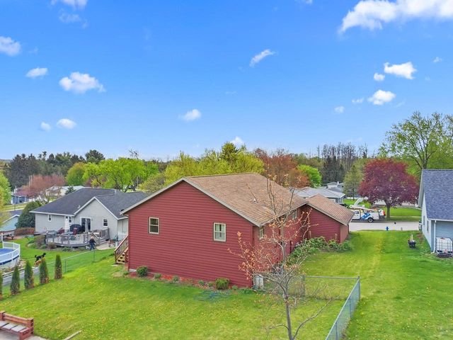 408 Dunford DRIVE, Burlington, WI 53105