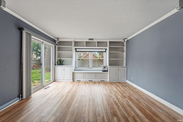 1706 Mckinley Avenue, South Bend, IN 46617