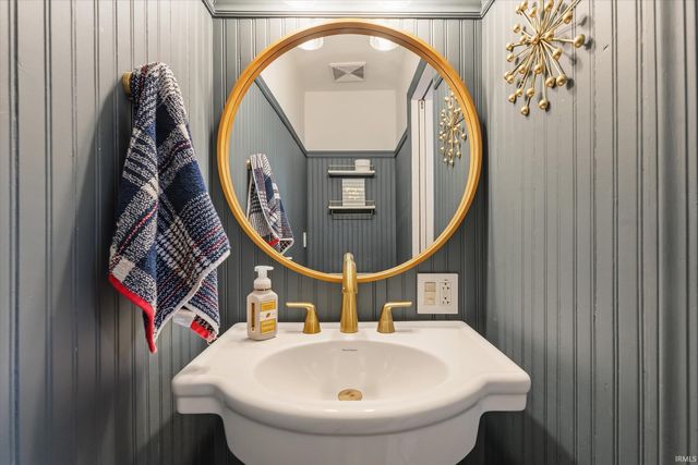 1706 Mckinley Avenue, South Bend, IN 46617