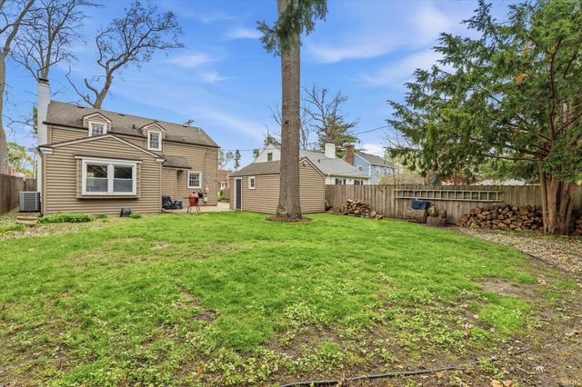 1706 Mckinley Avenue, South Bend, IN 46617