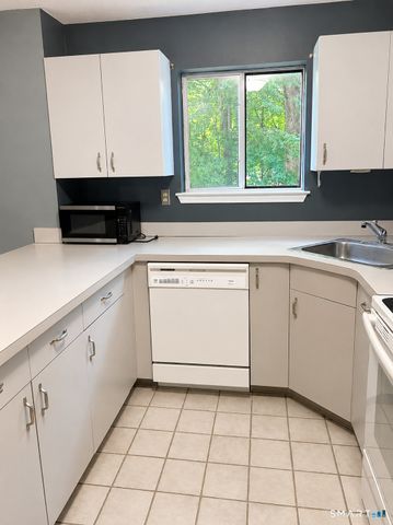 925 Oronoke Road 27G, Waterbury, CT 06708