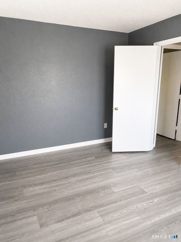 925 Oronoke Road 27G, Waterbury, CT 06708