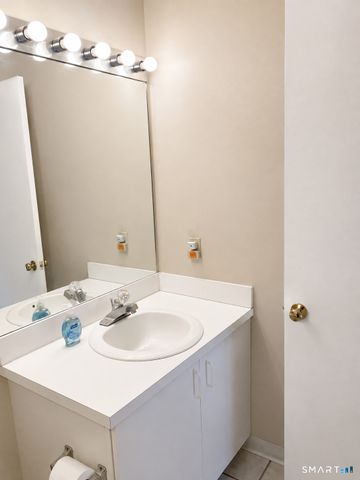 925 Oronoke Road 27G, Waterbury, CT 06708