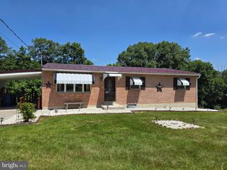 3 MAPLE AVE, Carlisle, PA 17013