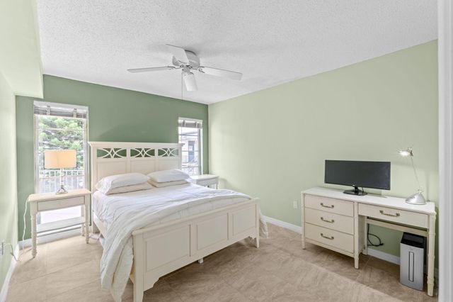 3 Greenway Village North 209, Royal Palm Beach, FL 33411