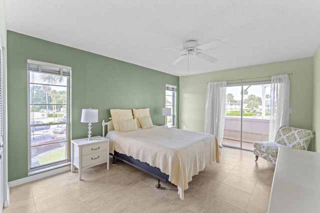 3 Greenway Village North 209, Royal Palm Beach, FL 33411