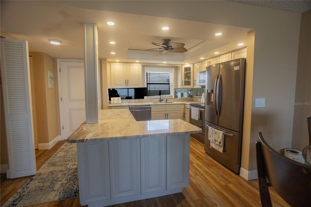 4525 COVE CIRCLE 1107, St Petersburg, FL 33708