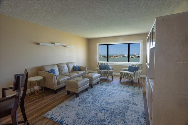 4525 COVE CIRCLE 1107, St Petersburg, FL 33708
