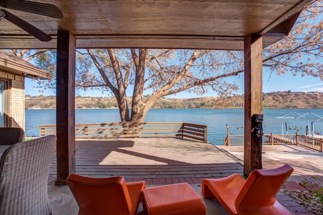 16 S Lakeshore Drive, Ransom Canyon, TX 79366