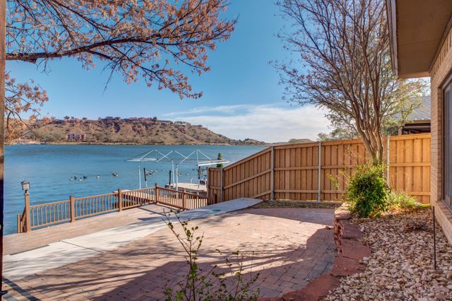 16 S Lakeshore Drive, Ransom Canyon, TX 79366