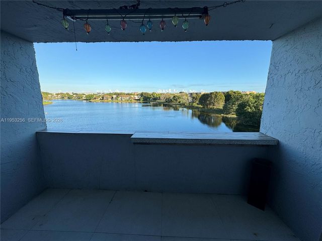 9351 Fontainebleau Blvd B418, Miami, FL 33172